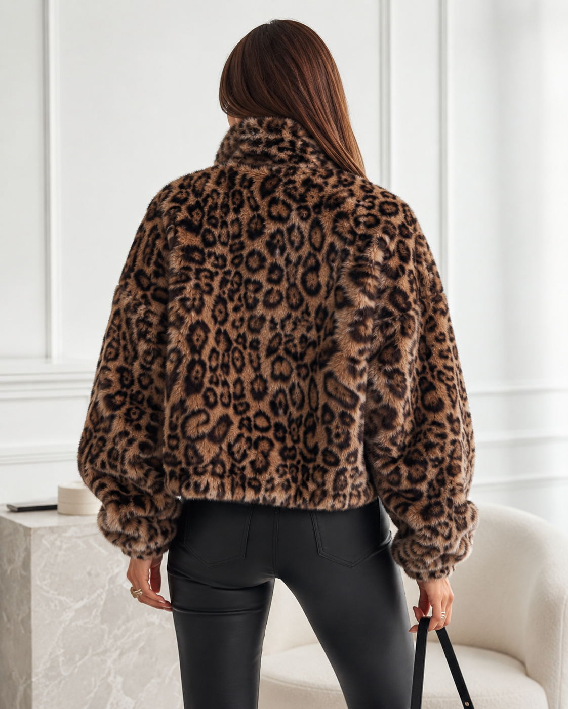 Chaqueta Teddy Leopardo con mangas farol para otoño de BBBellezachic, estilo cálido y moderno en tonos leopardados.