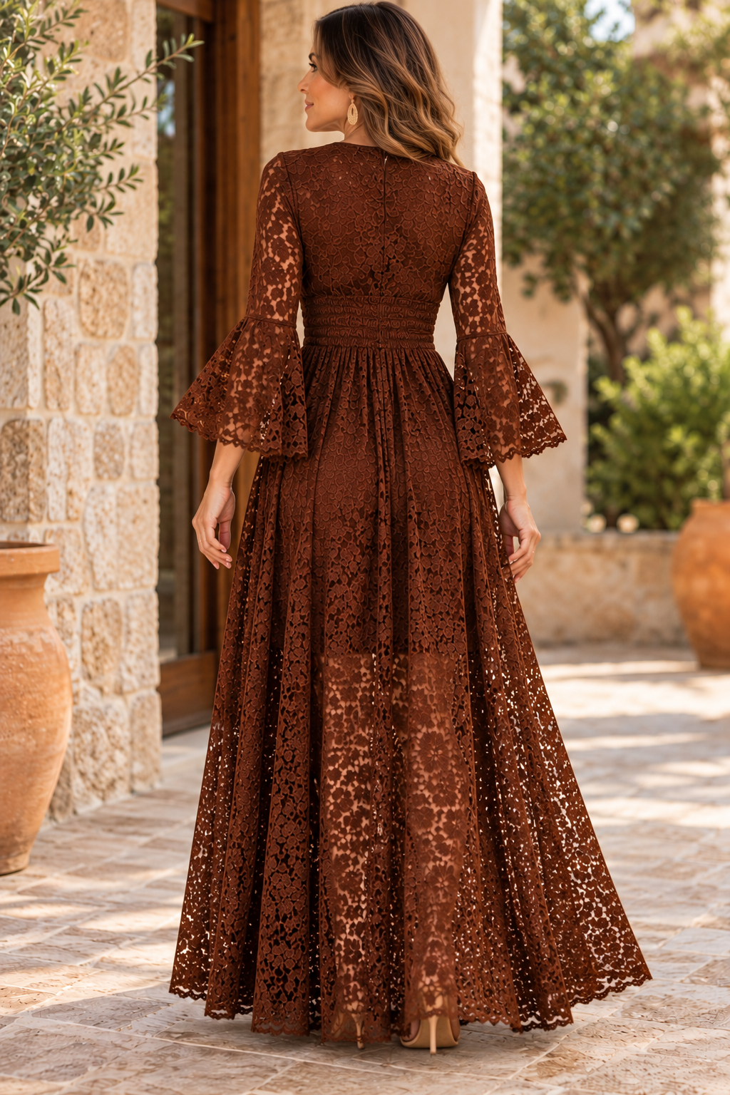 Conjunto elegante BB Bellezachic, look completo de moda en tonos neutros, ideal para ocasiones especiales, estilo chic y sofisticado.