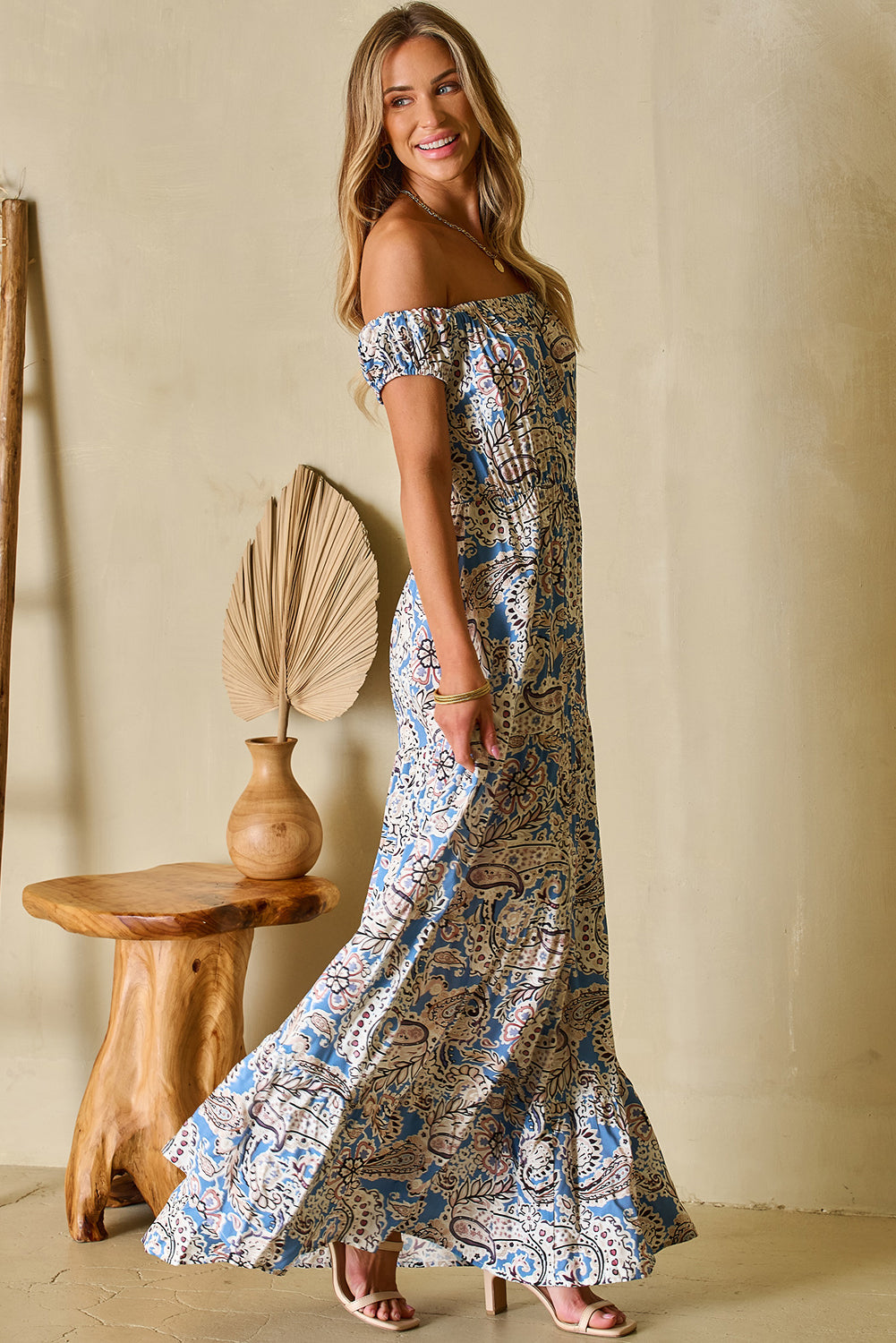 Vestido largo paisley con hombros descubiertos