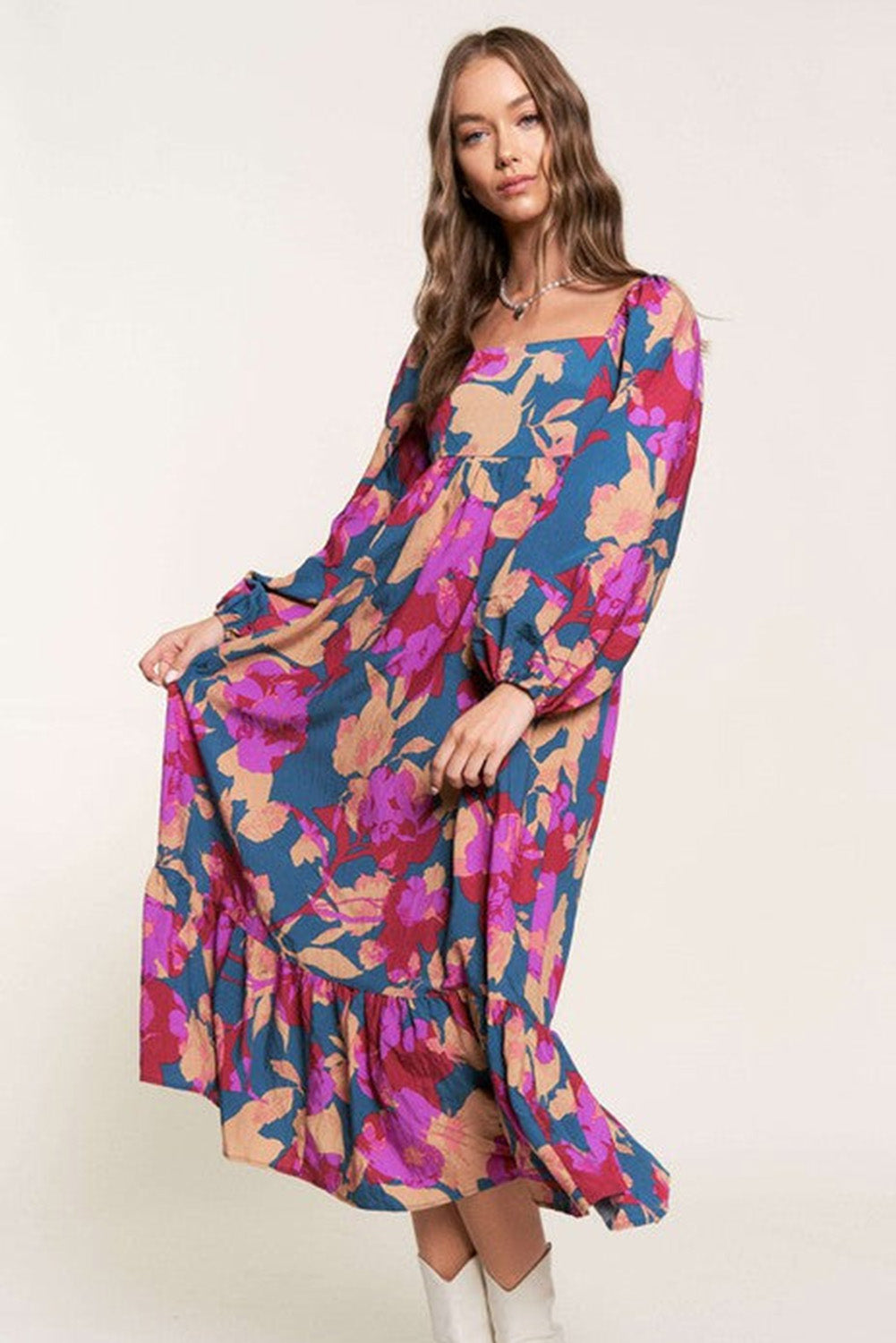Vestido floral con escote cuadrado y mangas abullonadas