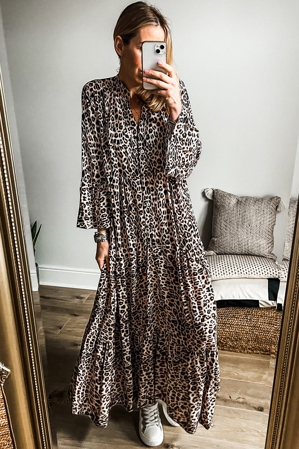 Vestido largo de leopardo con botones y mangas amplias