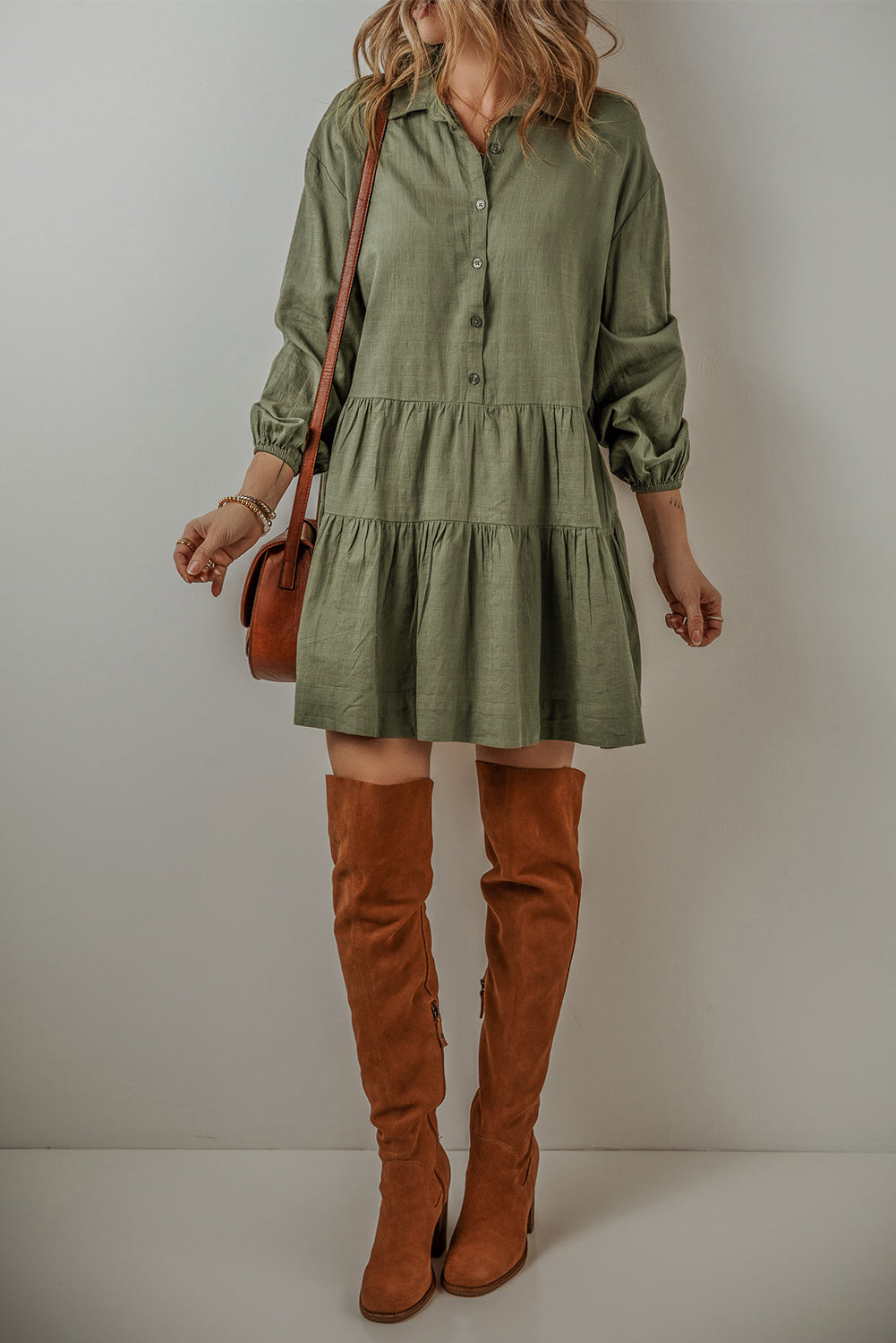 Vestido camisero verde con mangas abullonadas