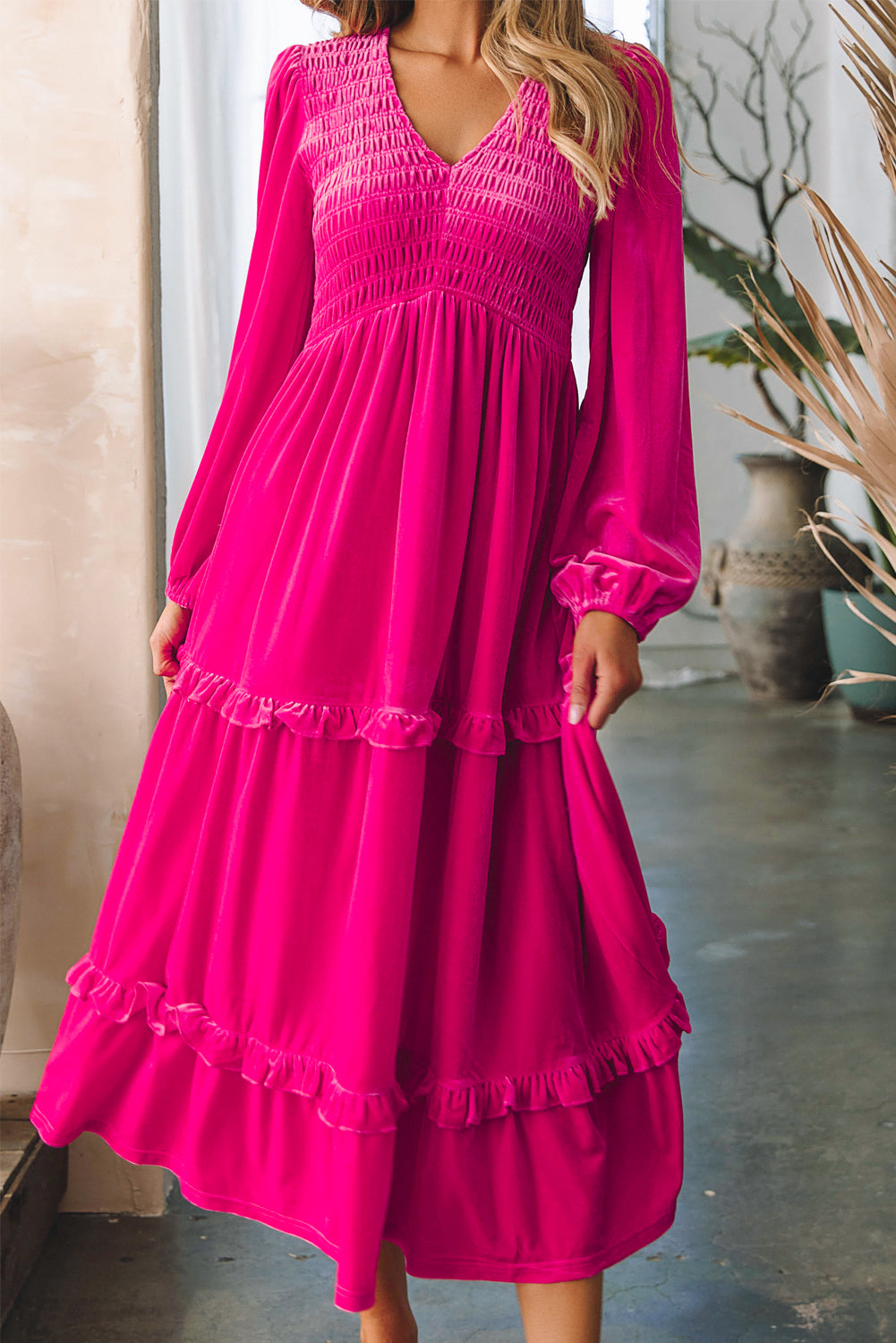 Vestido largo de terciopelo con escote en V