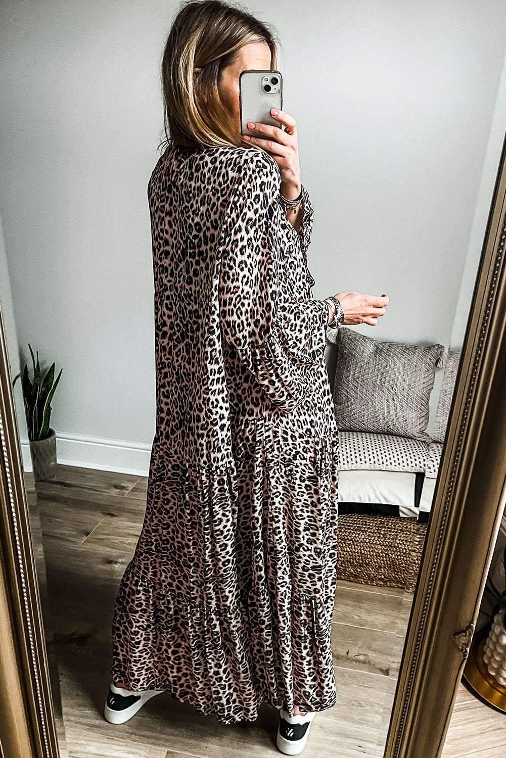 Vestido largo de leopardo con botones y mangas amplias