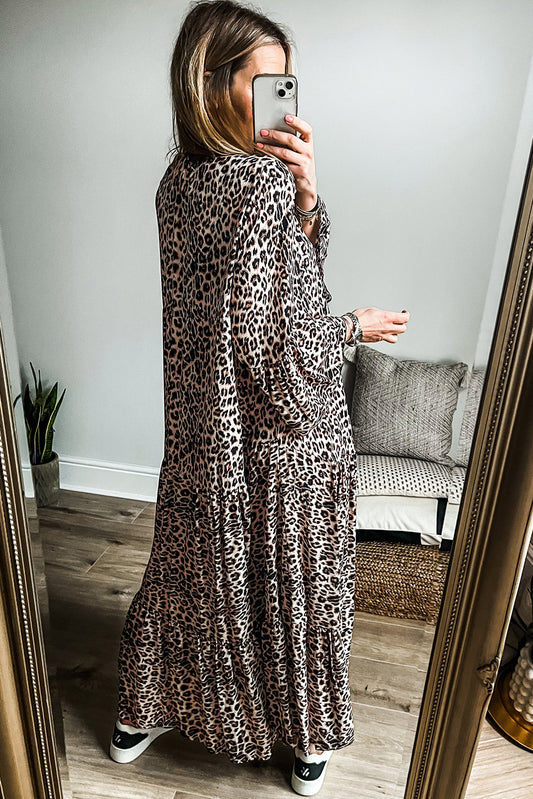 Vestido largo de leopardo con botones y mangas amplias
