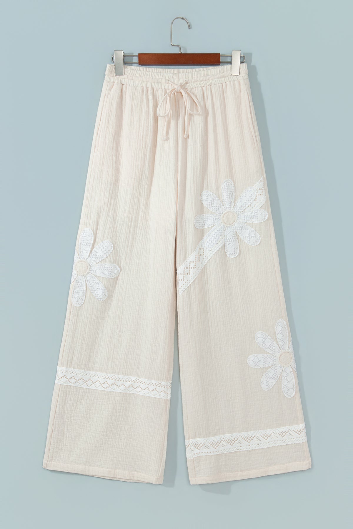 Pantalones blancos con encaje