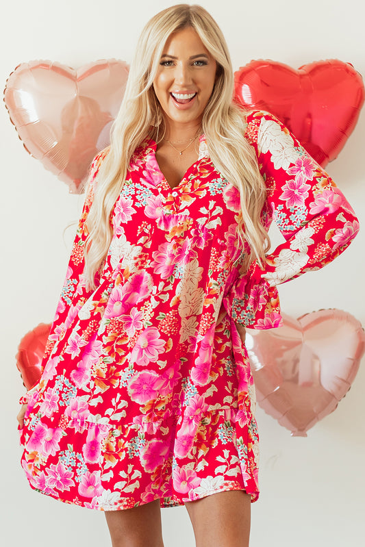 Vestido corto floral rojo con escote en V