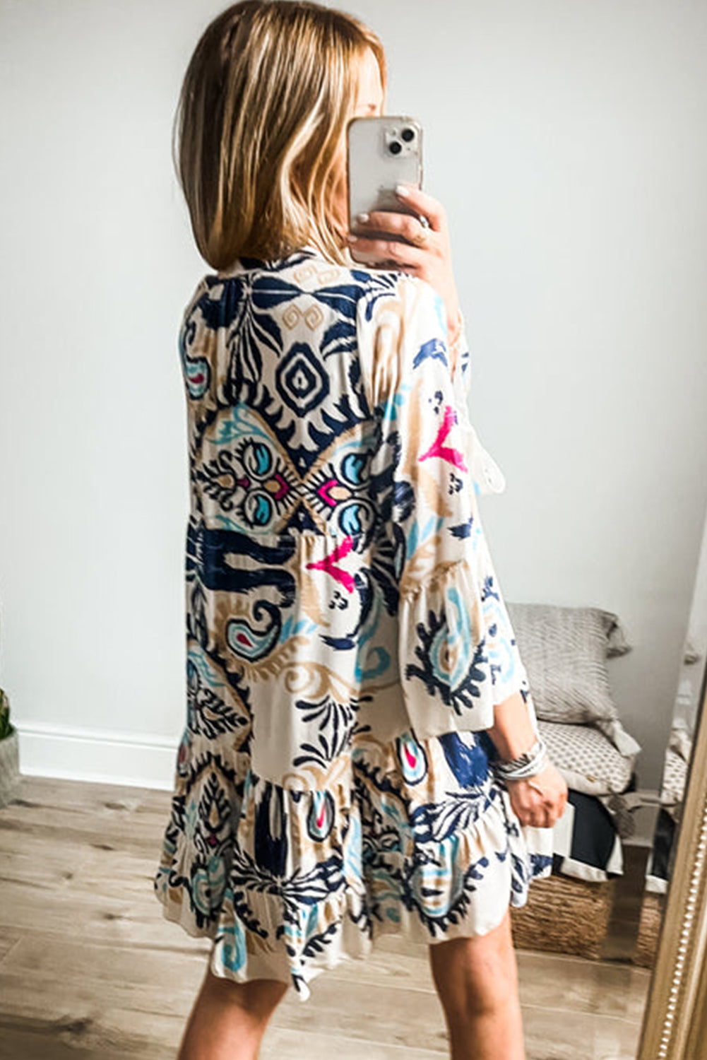 Vestido corto estampado con botones