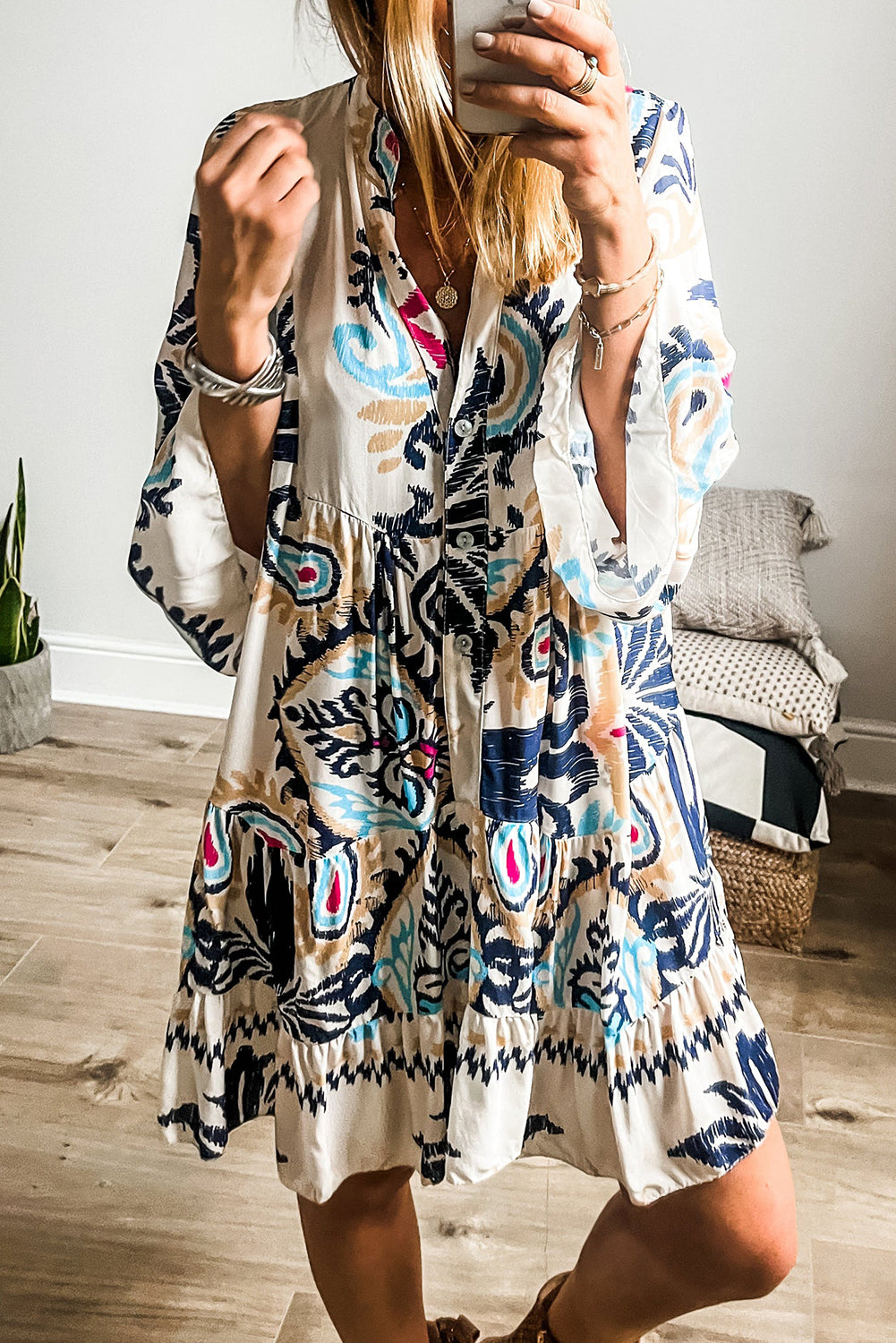 Vestido corto estampado con botones