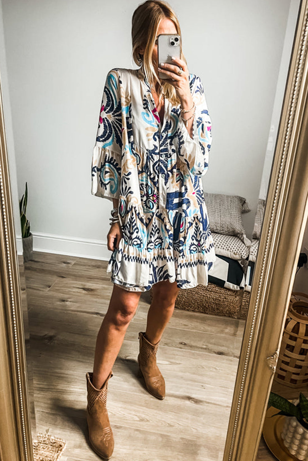 Vestido corto estampado con botones
