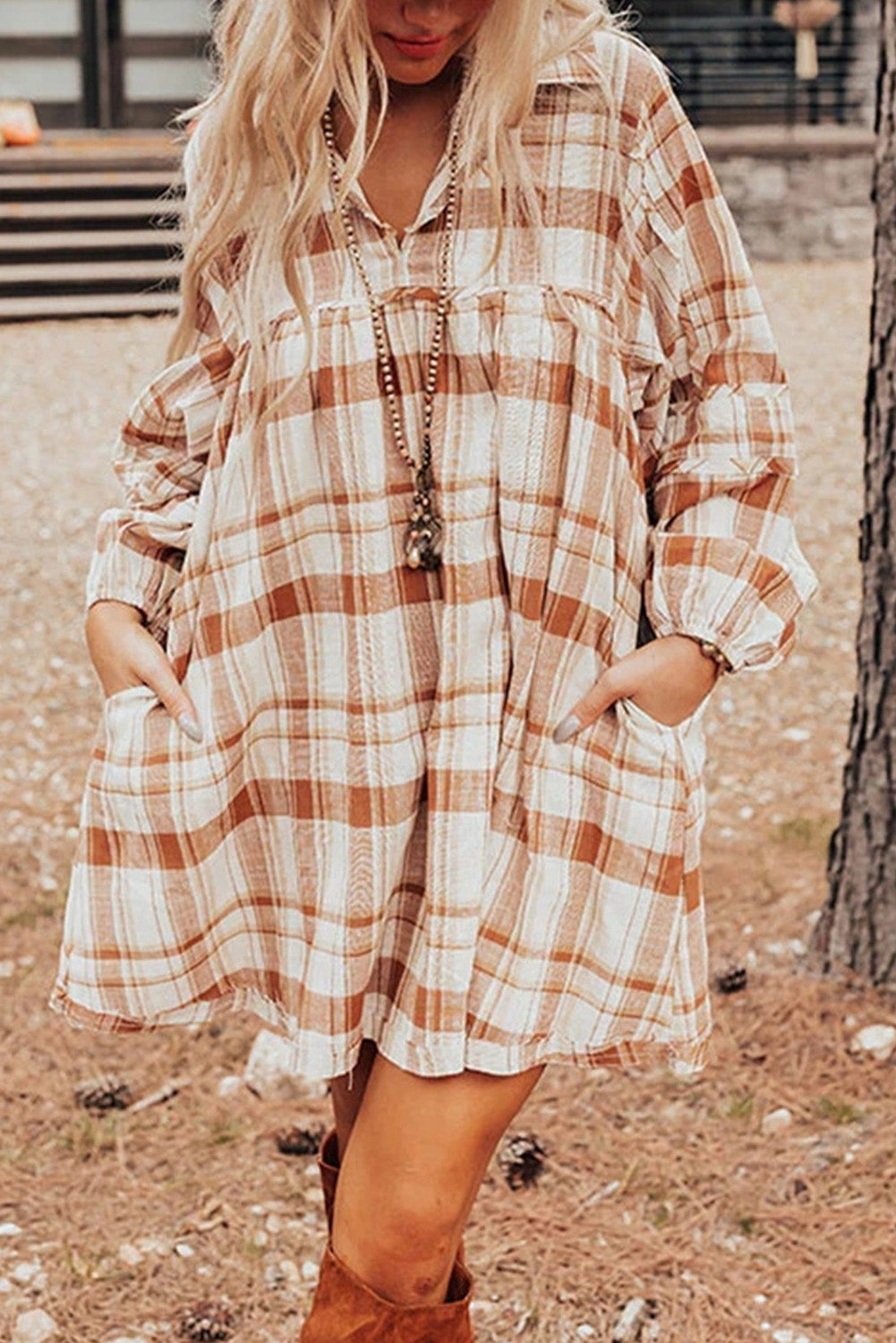 Vestido corto de cuadros marrón con bolsillos