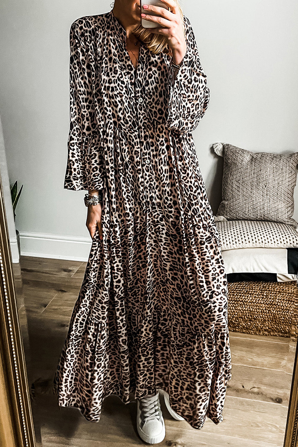 Vestido largo de leopardo con botones y mangas amplias