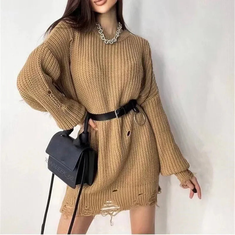 Vestido largo de punto con efecto desgastado de la marca BB Bellezachic, con estilo relajado y textura suave.