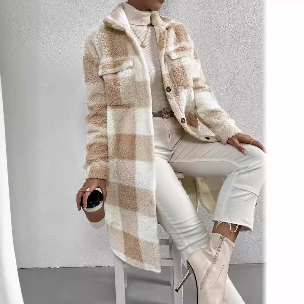 Abrigo largo de cuadros para mujer de la marca BB Bellezachic, con diseño elegante y estilo clásico.