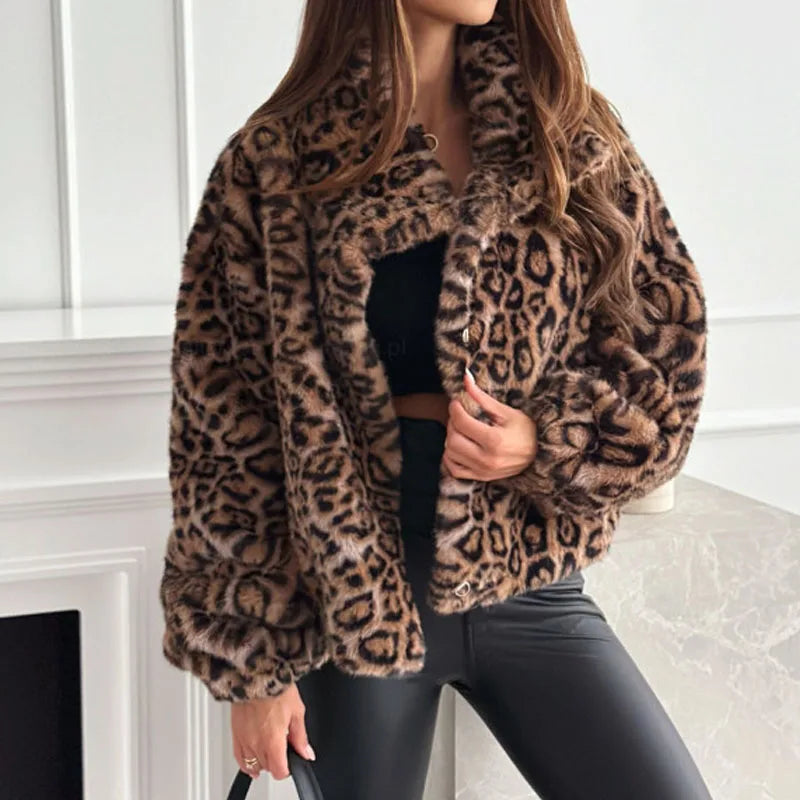 Chaqueta Teddy Leopardo BBBellezachic con mangas farol, ideal para otoño, en estilo acogedor y moderno, vista frontal en color leopardado.