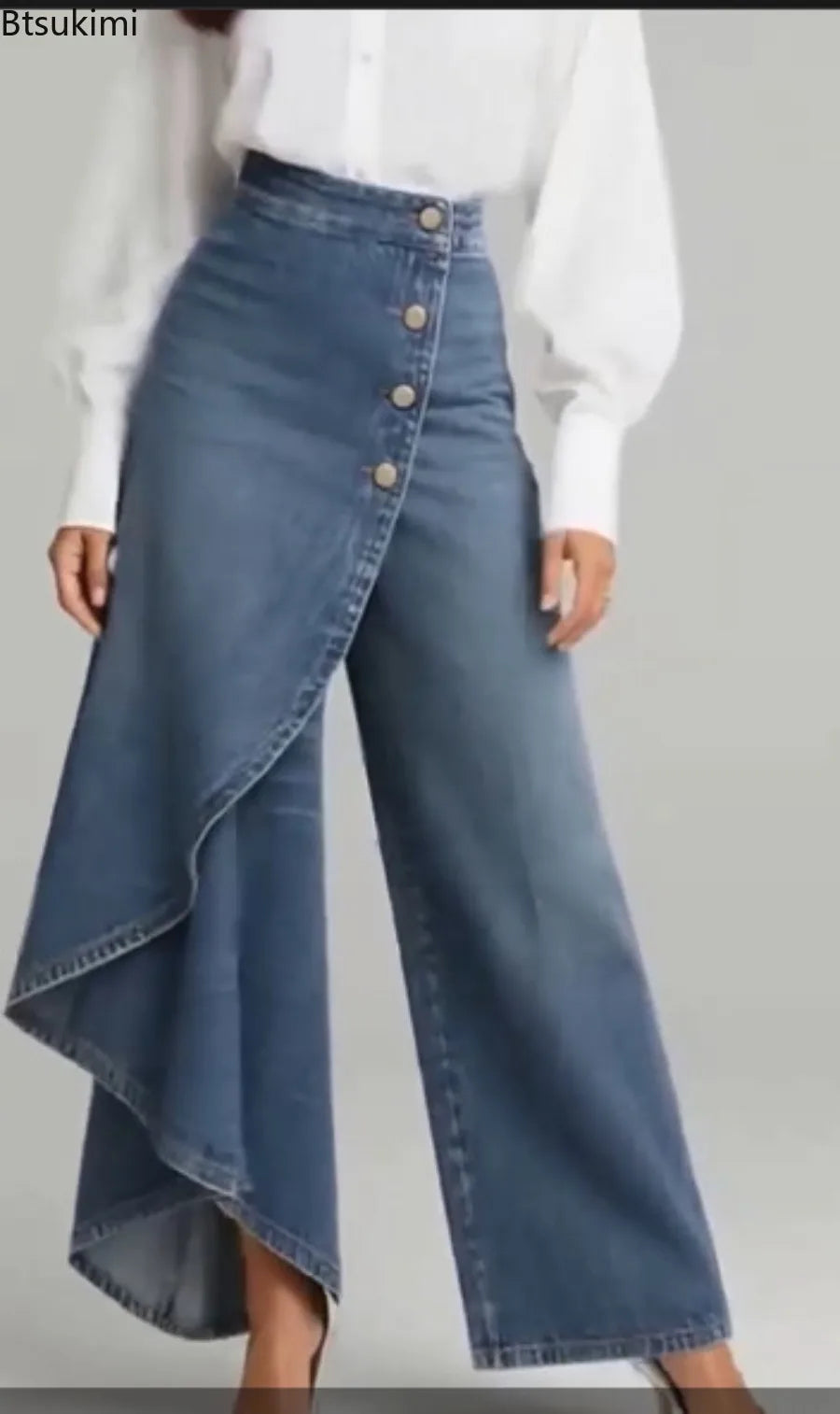 Pantalón de pierna ancha con efecto denim en color azul, de la marca BB Bellezachic, mostrando el estilo y la textura del tejido.