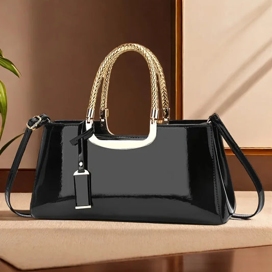 Bolso de mujer BB Bellezachic con acabado brillante, bolso elegante y moderno para ocasiones especiales.