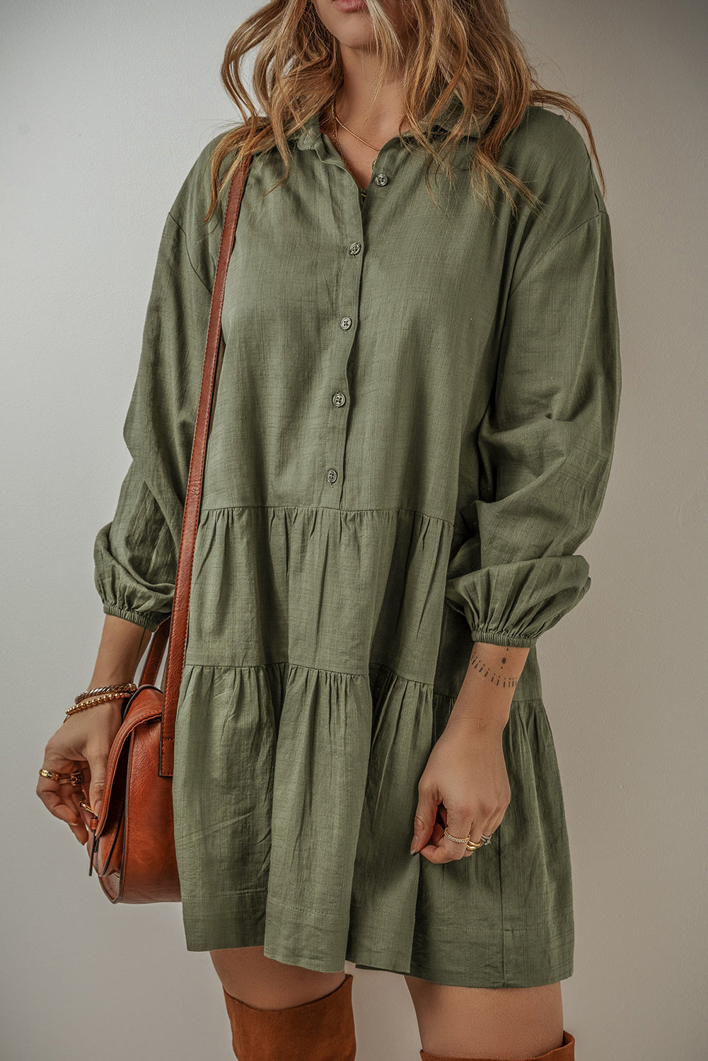 Vestido camisero verde con mangas abullonadas
