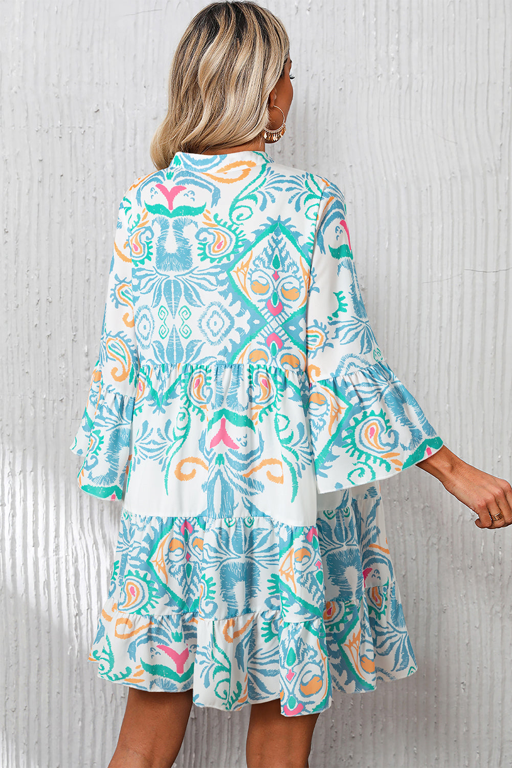 Vestido corto estampado con botones