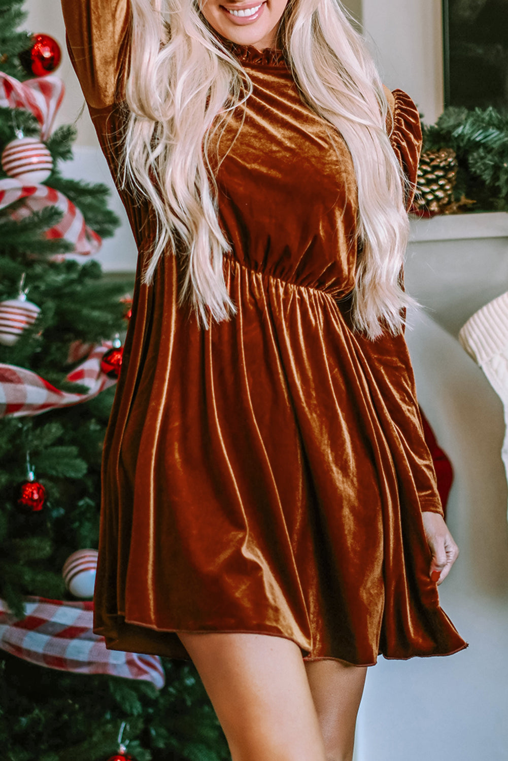Vestido de terciopelo con mangas abullonadas