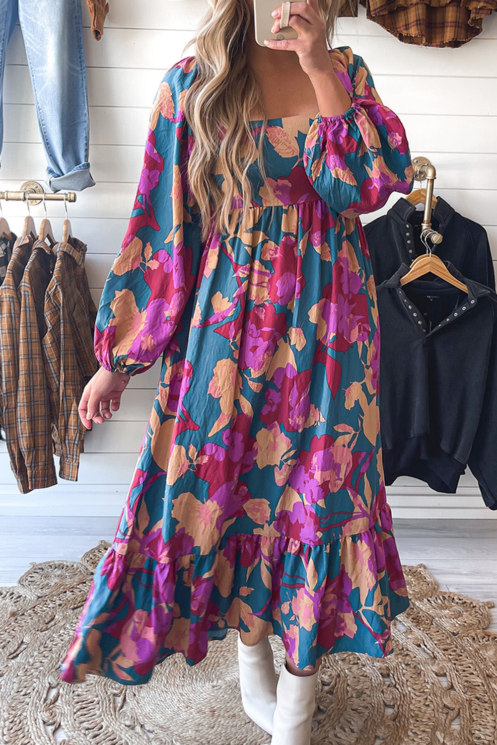 Vestido floral con escote cuadrado y mangas abullonadas