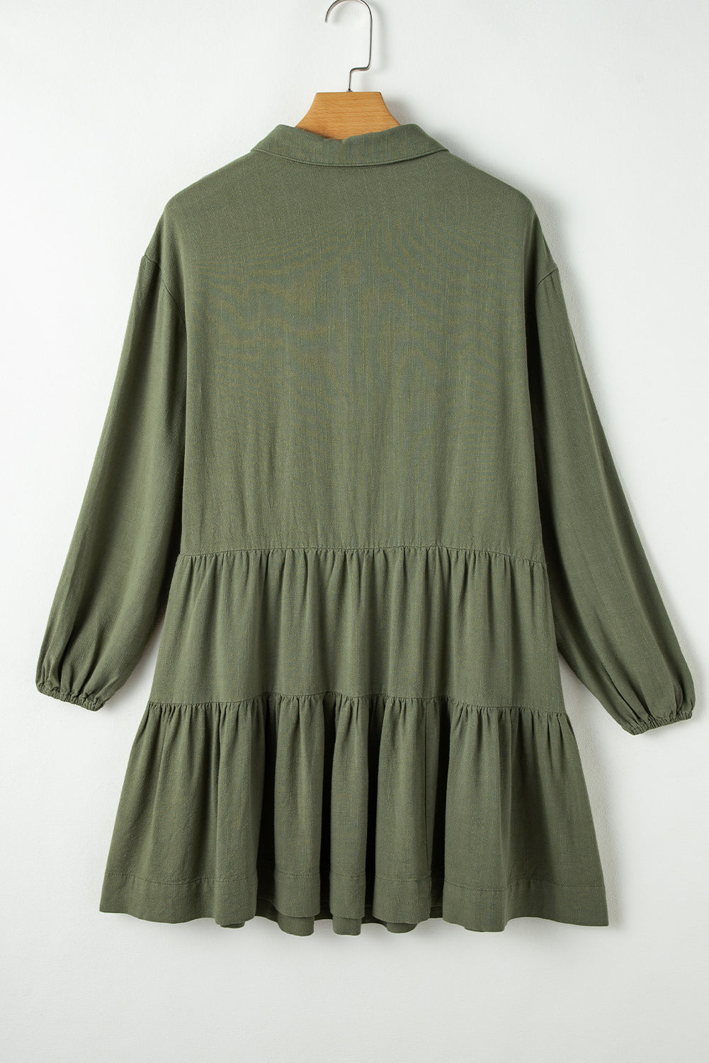 Vestido camisero verde con mangas abullonadas