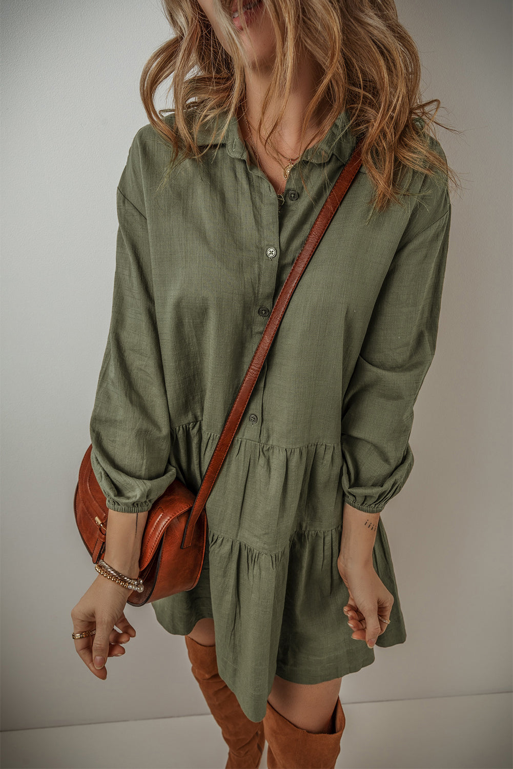 Vestido camisero verde con mangas abullonadas