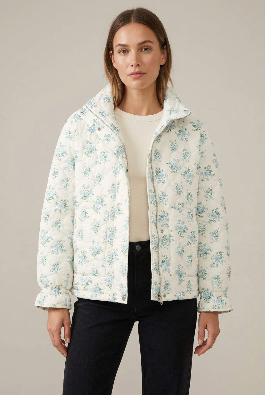 Chaqueta floral con modelo