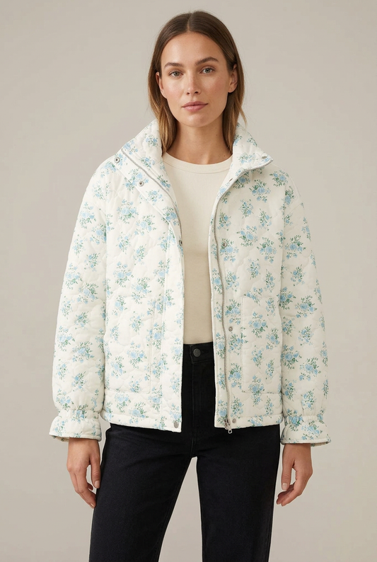 Chaqueta floral con modelo
