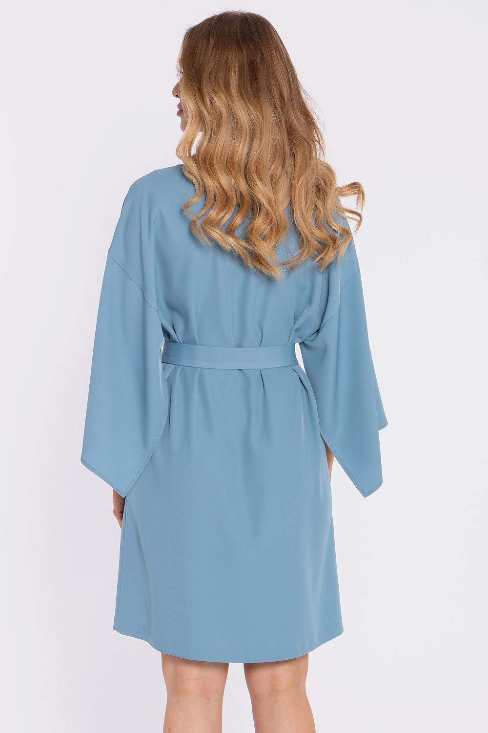Vestido cóctel Luna de Matterhorn Fulfillment con escote elegante, diseño ajustado y detalles sofisticados en color oscuro.
