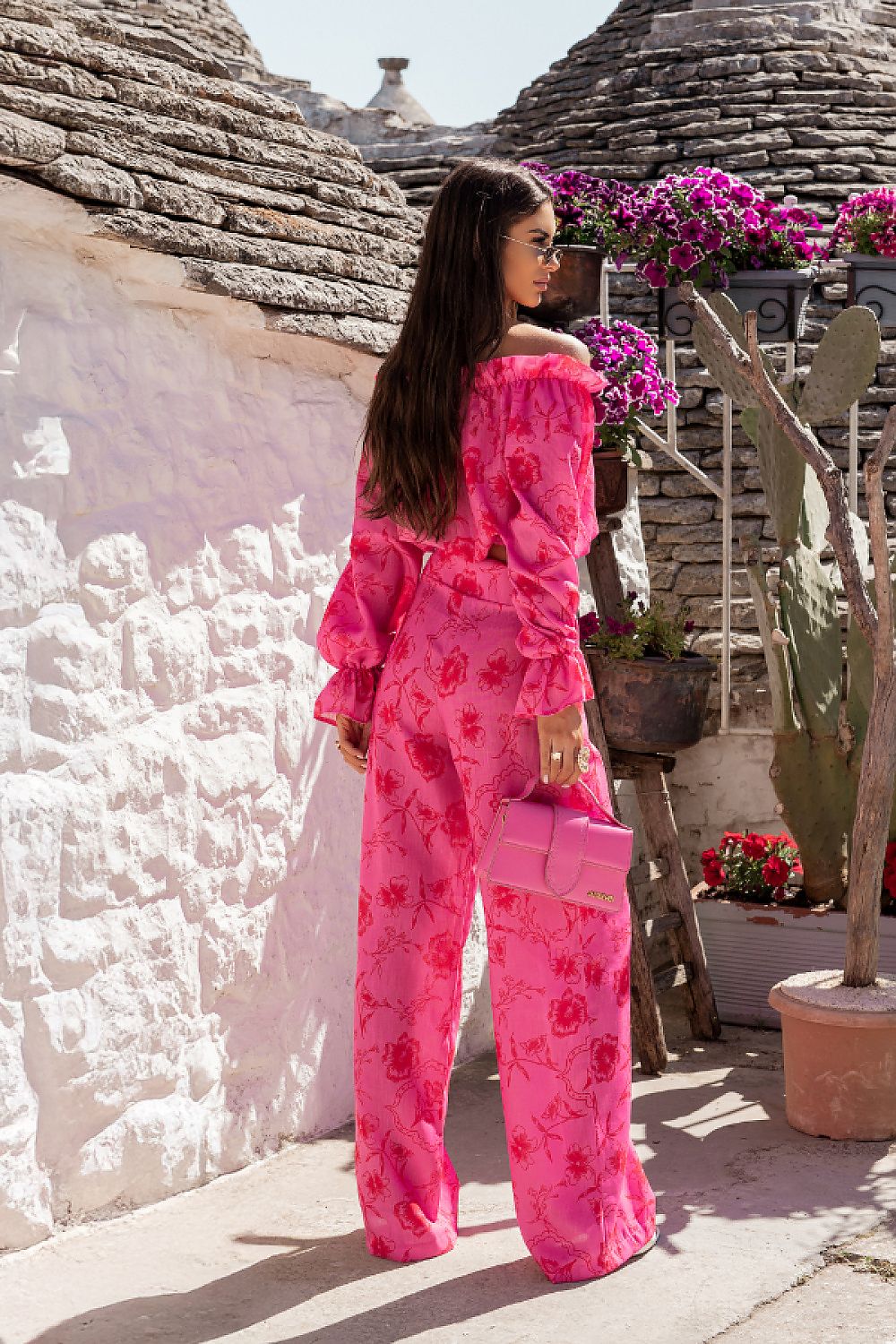 Conjunto de lino MIA de Blusa y Pantalón para mujer de LaBalancia, en color neutro, tejido ligero y elegante.