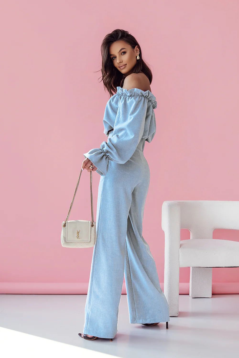 Conjunto de lino MIA de Blusa y Pantalón para mujer de LaBalancia, en color beige, con detalles elegantes y estilo cómodo.