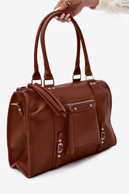 Conjunto elegante BB Bellezachic en tonos neutros, con diseño sofisticado y detalles modernos, para un estilo chic y a la moda.