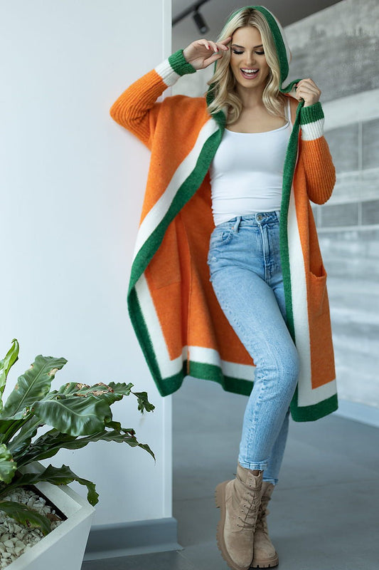 Cárdigan oversize con capucha y bolsillos para mujer de la marca PeeKaBoo, muestra el abrigo en color gris y tejido suave