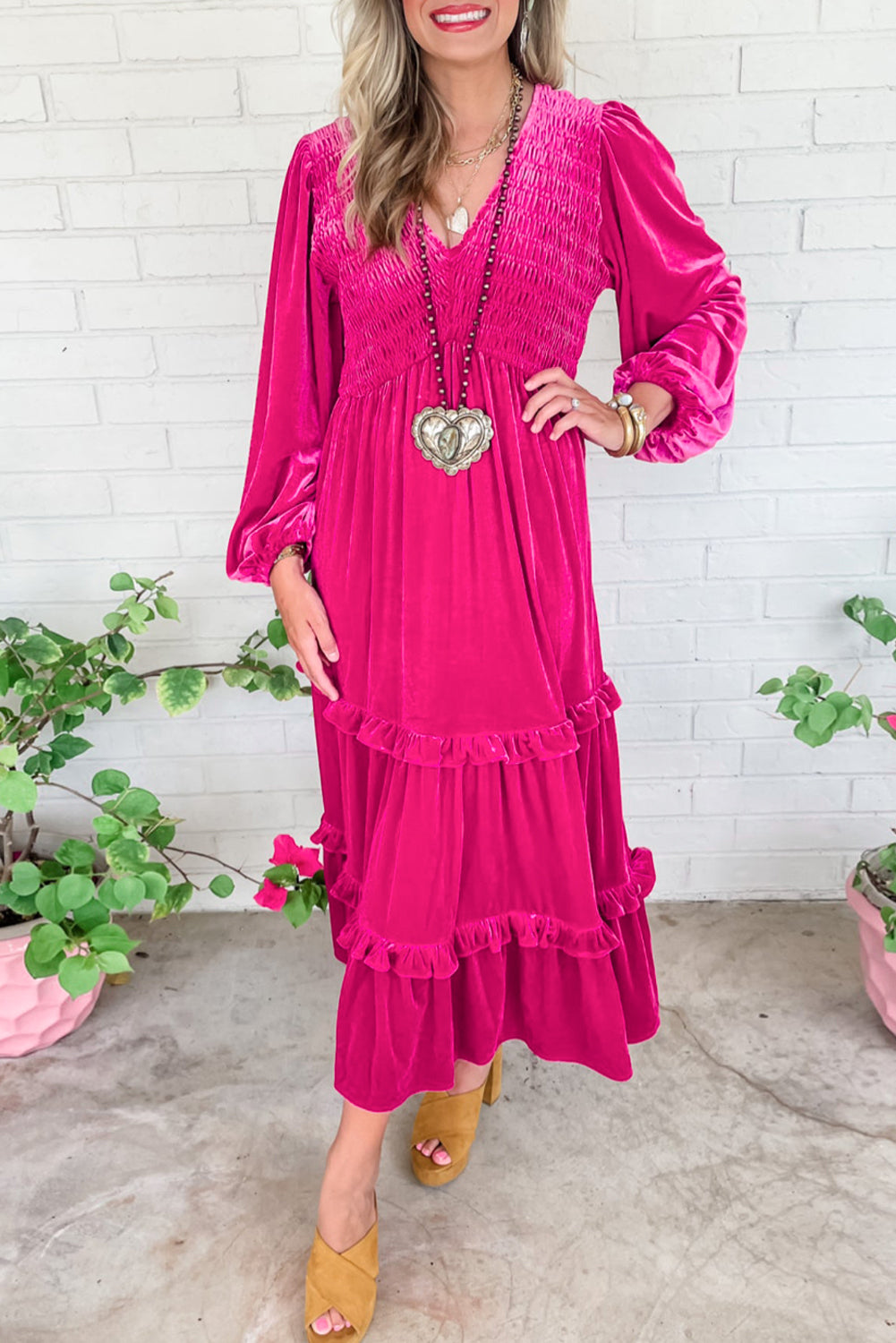 Vestido largo de terciopelo con escote en V