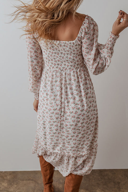 Vestido midi floral blanco con escote cuadrado