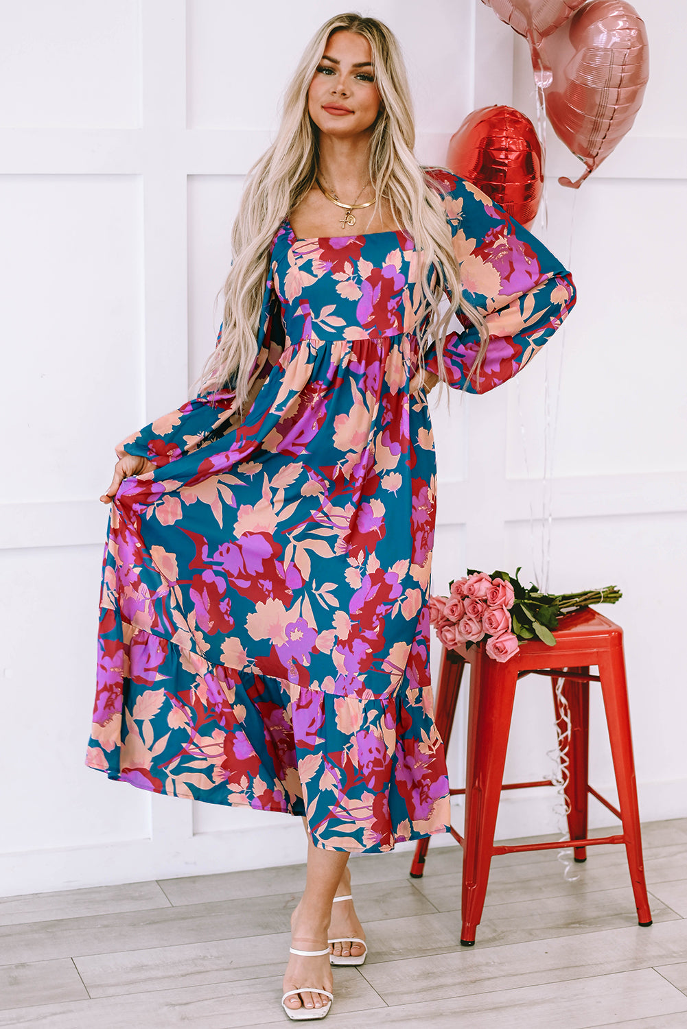 Vestido floral con escote cuadrado y mangas abullonadas