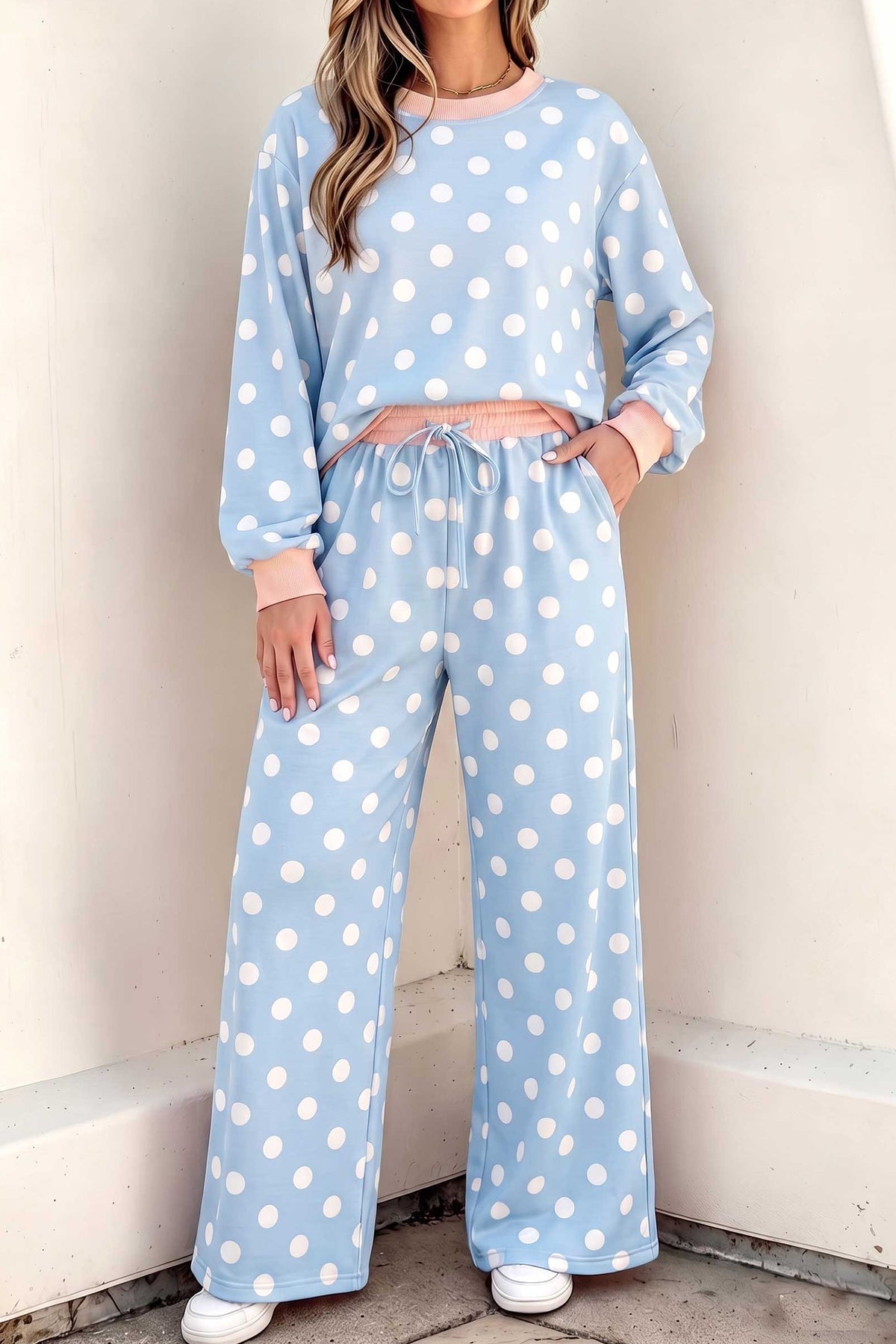 Conjunto de lunares con contraste